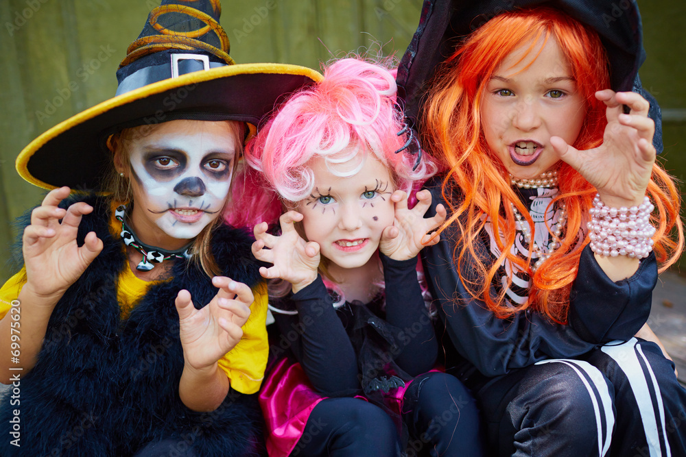 Obraz premium Frightening girls