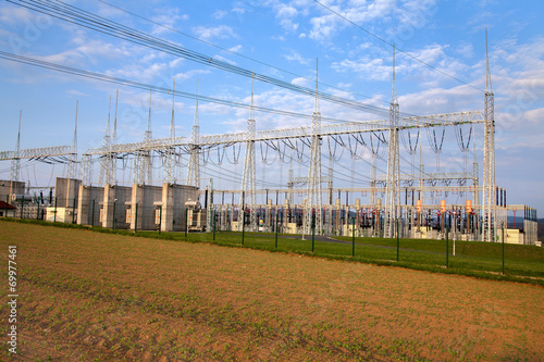 Building on a high-voltage substation