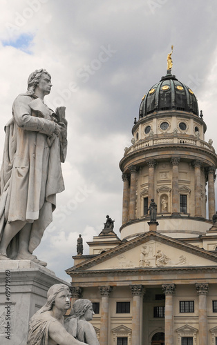 Schillerskulptur vor dem Französischen Dom