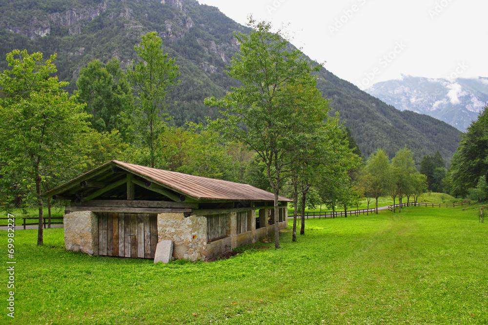 STALLA ANTICA IN VALLE DI LEDRO IN TRENTINO STALLA ANTICA IN VALLE DI LEDRO IN TRENTINO