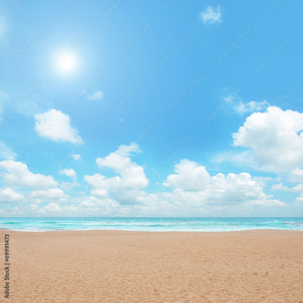 Obraz premium Sunny sand beach