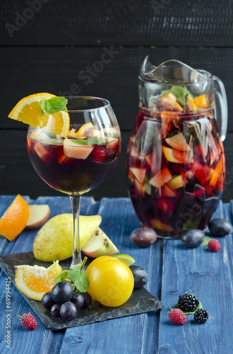 Refreshing sangria with fruits