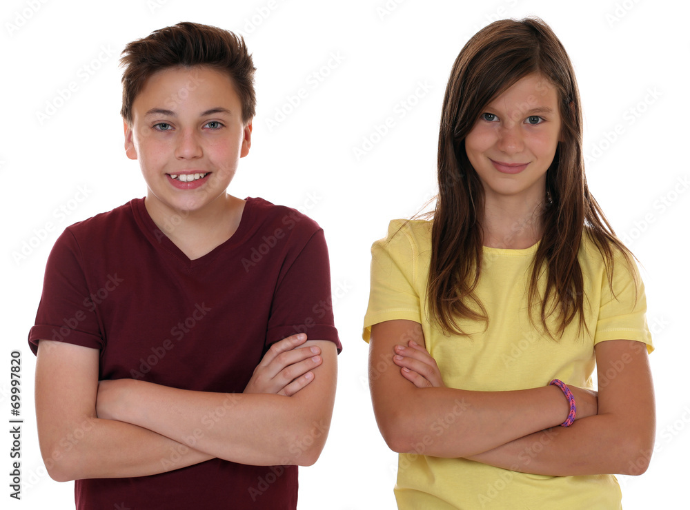 Junge Teenager Kinder Portrait mit verschränkten Armen Junge Teenager Kinder Portrait mit verschränkten Armen