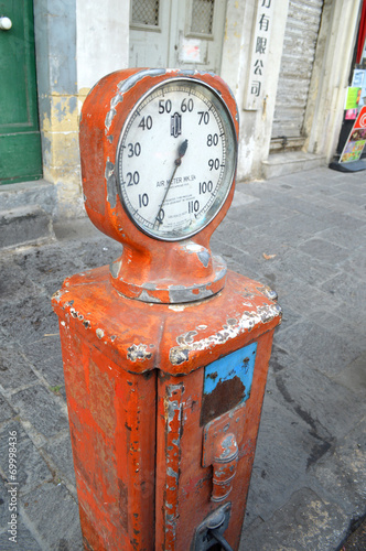 old tyre air pressure gauge photo