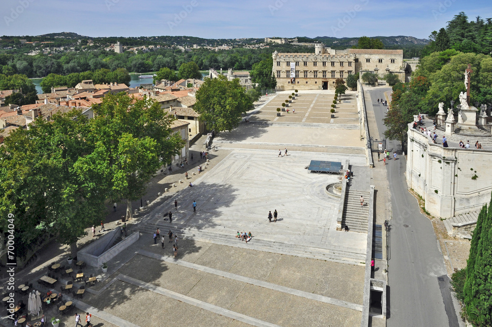 Avignone,  piazza del Palazzo dei Papi e panorama