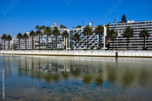 Condos at Vina del Mar, Chile © brizardh