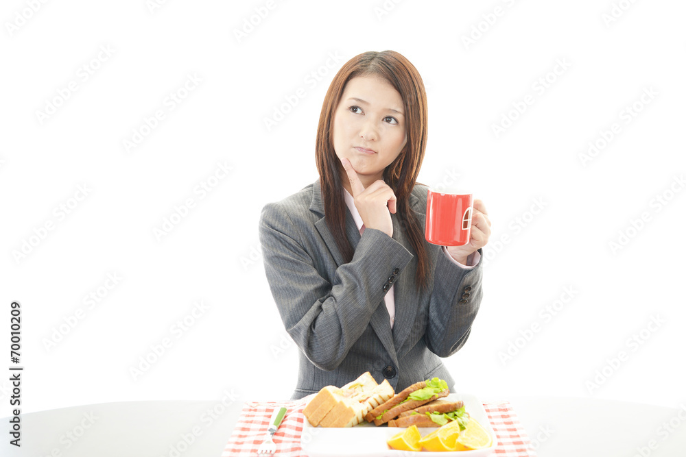食欲のない女性