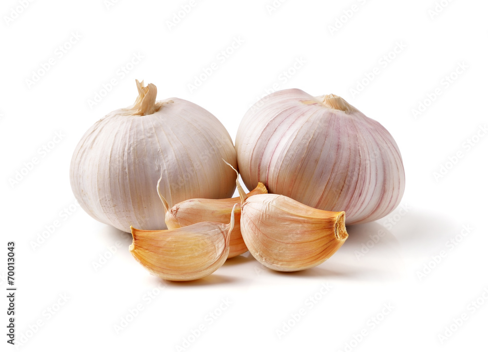 Obraz premium Garlic isolated on white background