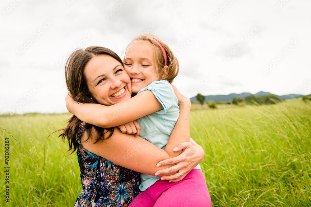 Obraz premium Mother and child hugging