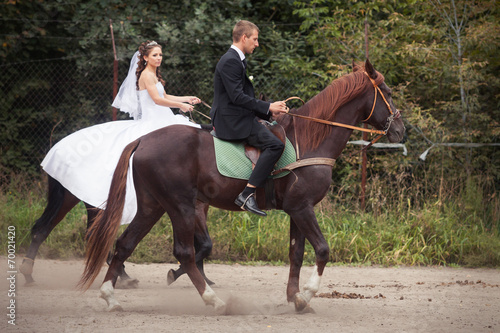 wedding couple on horses