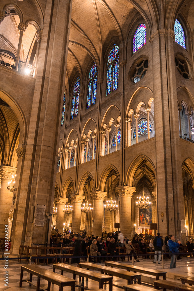 Notre Dame de Paris. Interrior.