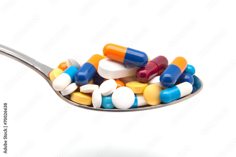 cuchara con capsulas medicas