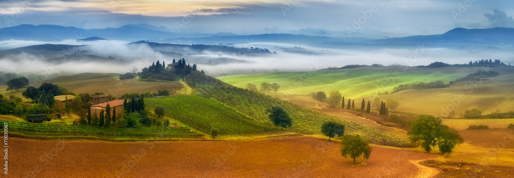 Fototapeta premium poranna mgła w Toskanii