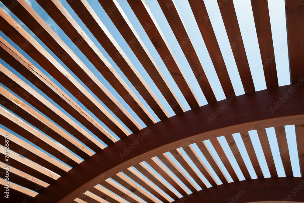 Obraz premium Architektonische Konstruktion aus Holzlatten