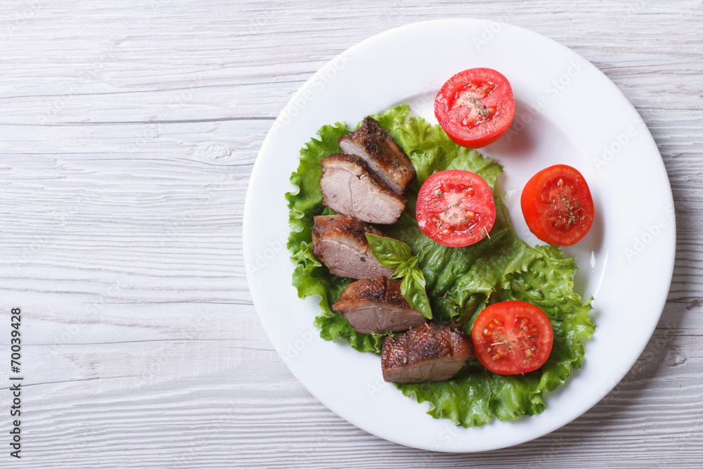 duck meat fillet with tomatoes and lettuce top view duck meat fillet with tomatoes and lettuce top view