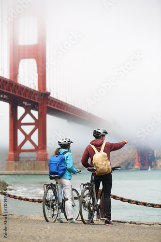 Photography Golden gate bridge - biking couple sightseeing