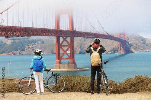 Photography Golden gate bridge - biking couple sightseeing
