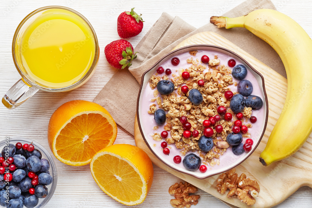 Healthy breakfast. Yogurt with granola and berries - obrazy, fototapety, plakaty 