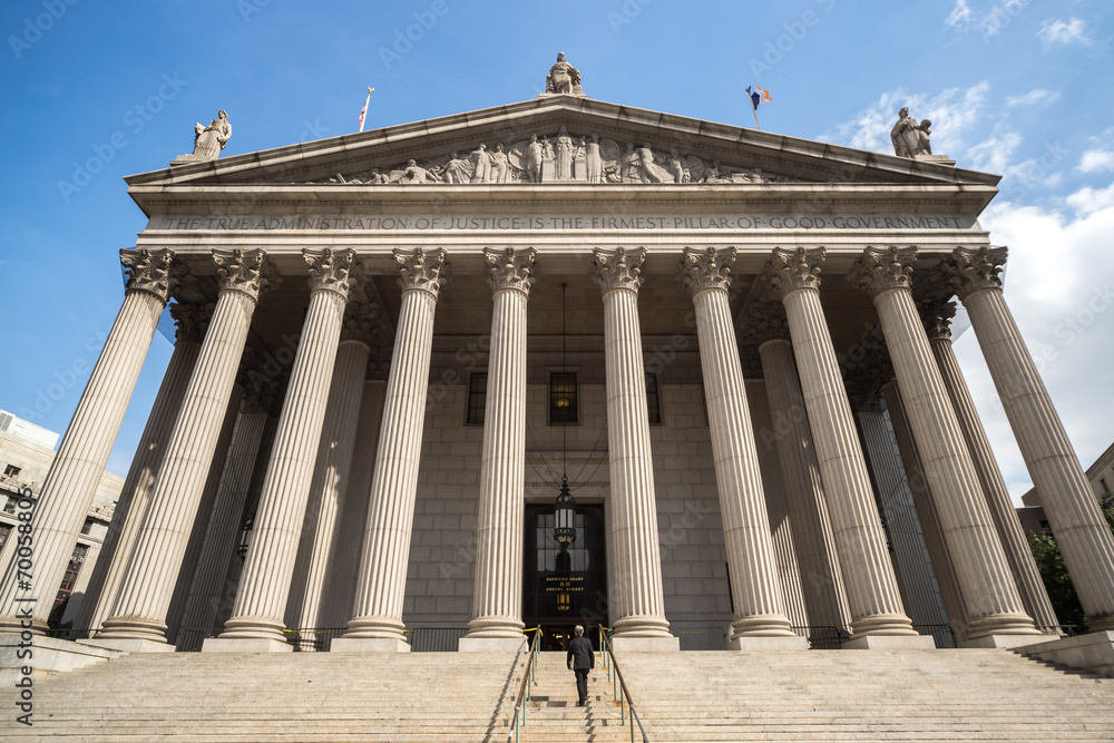 Fototapeta premium Courthouse building exterior in New York City