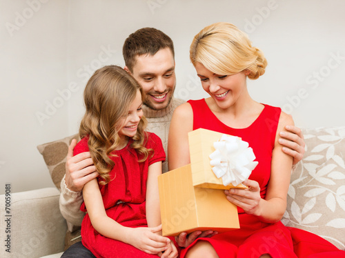 happy family opening gift box © Syda Productions