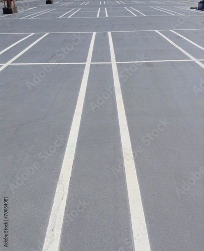 駐車場と直線 © pokkupokku