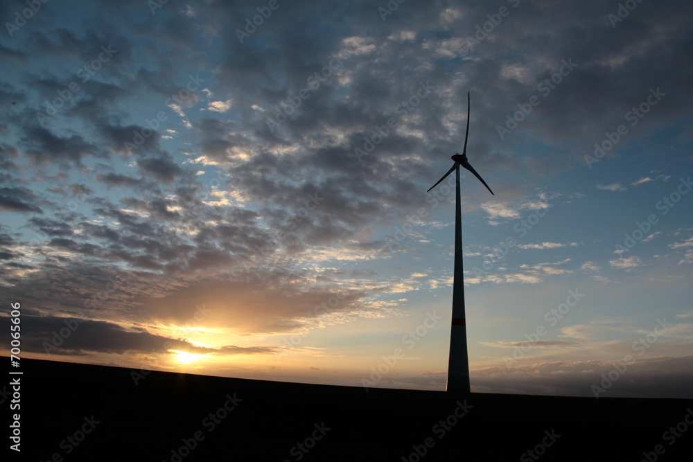 Obraz premium Windkraft im Sonnenaufgang