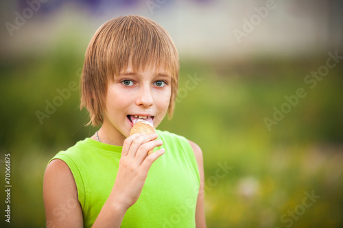 Photography Little kid eating ice cream
