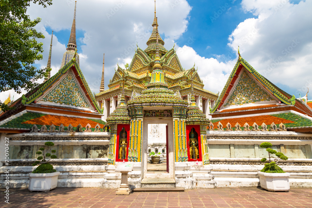 Fototapeta premium buddism temple closeup view