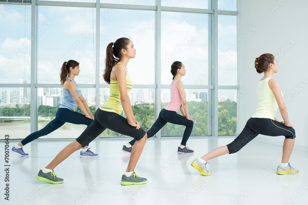 Obraz premium Doing lunges
