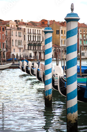 gondolas Venecia photo