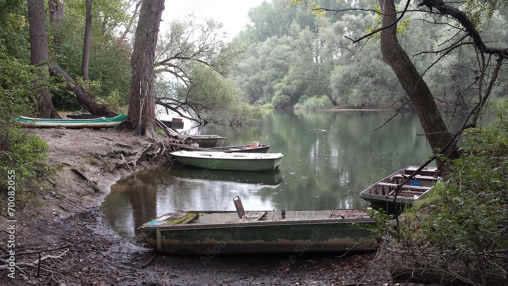 Angelkähne am See