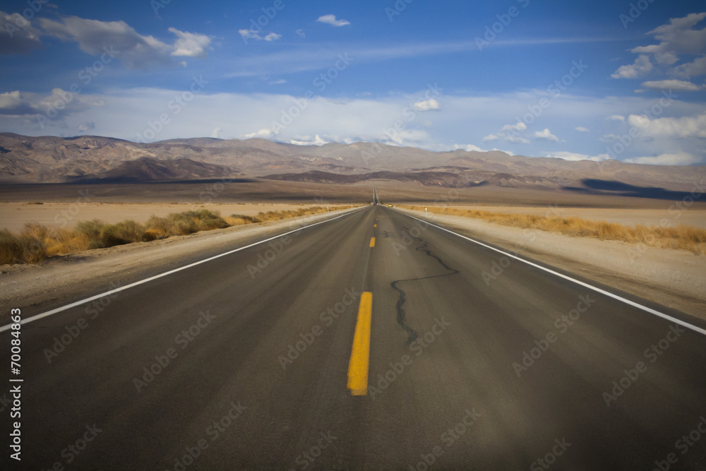 Fototapeta premium Death Valley street
