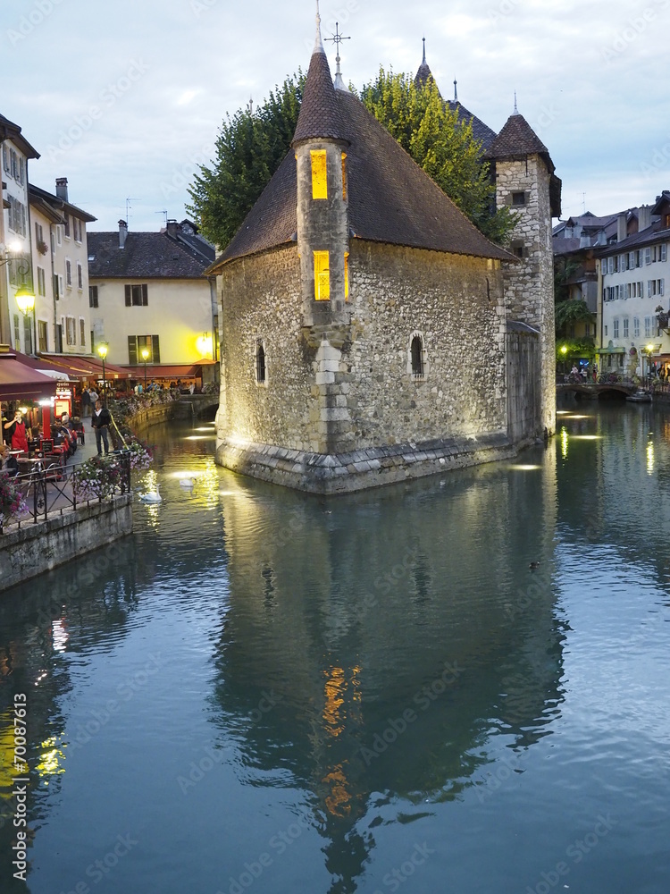 Obraz premium Anochecer en Annecy (Francia)