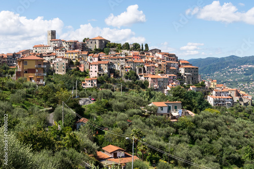 Fotografija Vezzano Ligure, picturesque hilltop village, Liguria, Italy.
