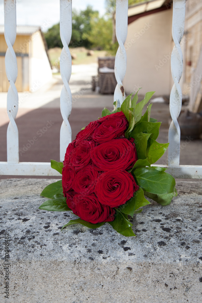 bouquet de mariée rose rouge Stock Photo | Adobe Stock