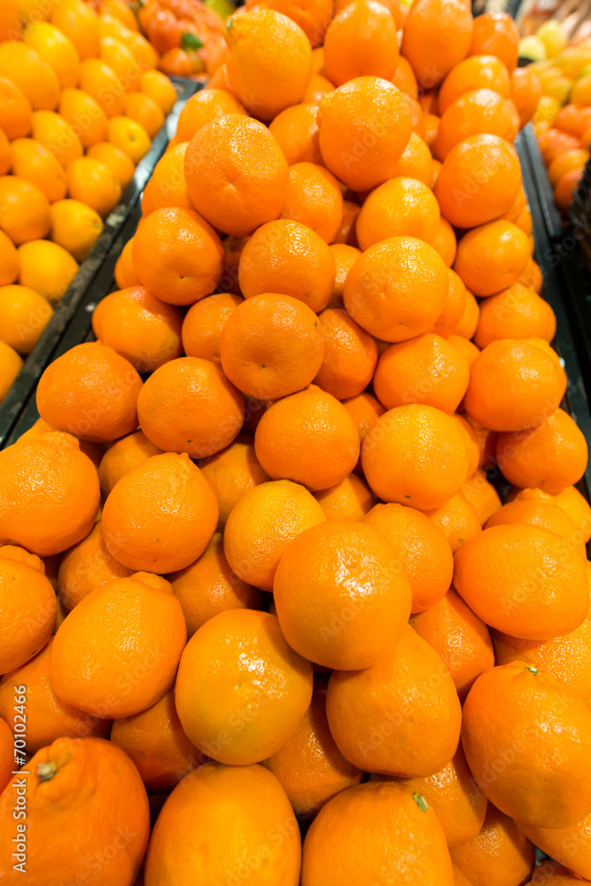 Citrus fruit on the supermarket stall