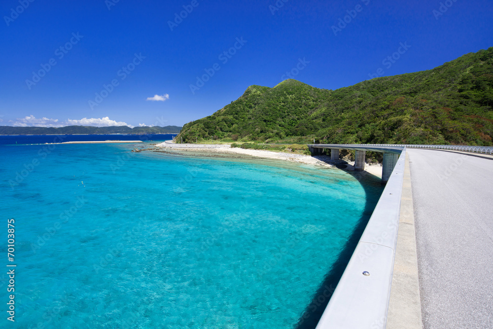 沖縄の海・阿嘉大橋