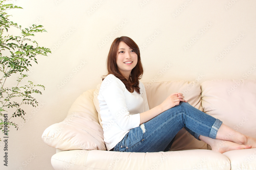 リラックスする女性 リラックスする女性