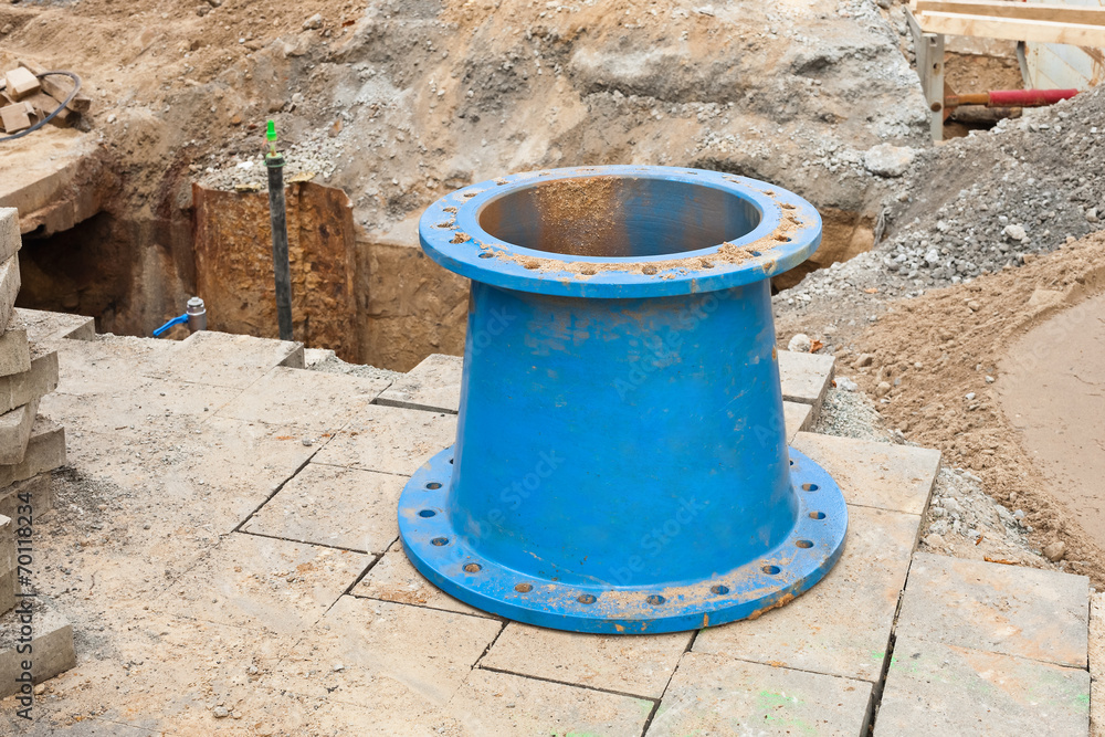 Ein sehr grosser Reduzierflansch für eine Frischwasserleitung Ein sehr grosser Reduzierflansch für eine Frischwasserleitung