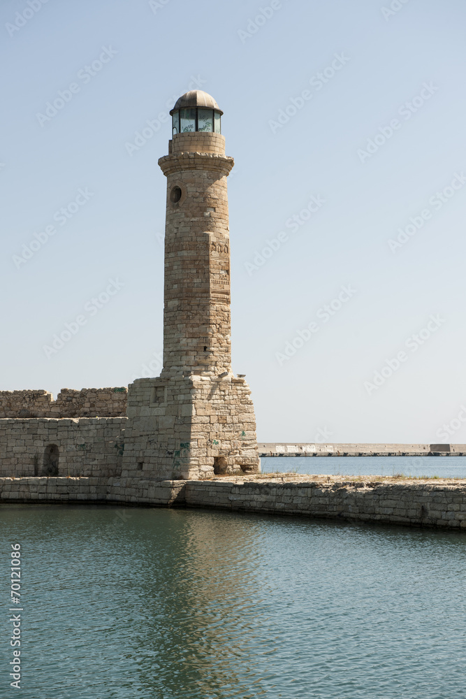 Leuchtturm im venezianischen Hafen in Rethymnon, Kreta, Griechenland