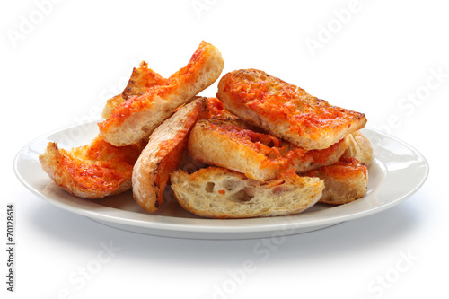 pan con tomate, spanish tomato bread, catalan tapas cuisine
