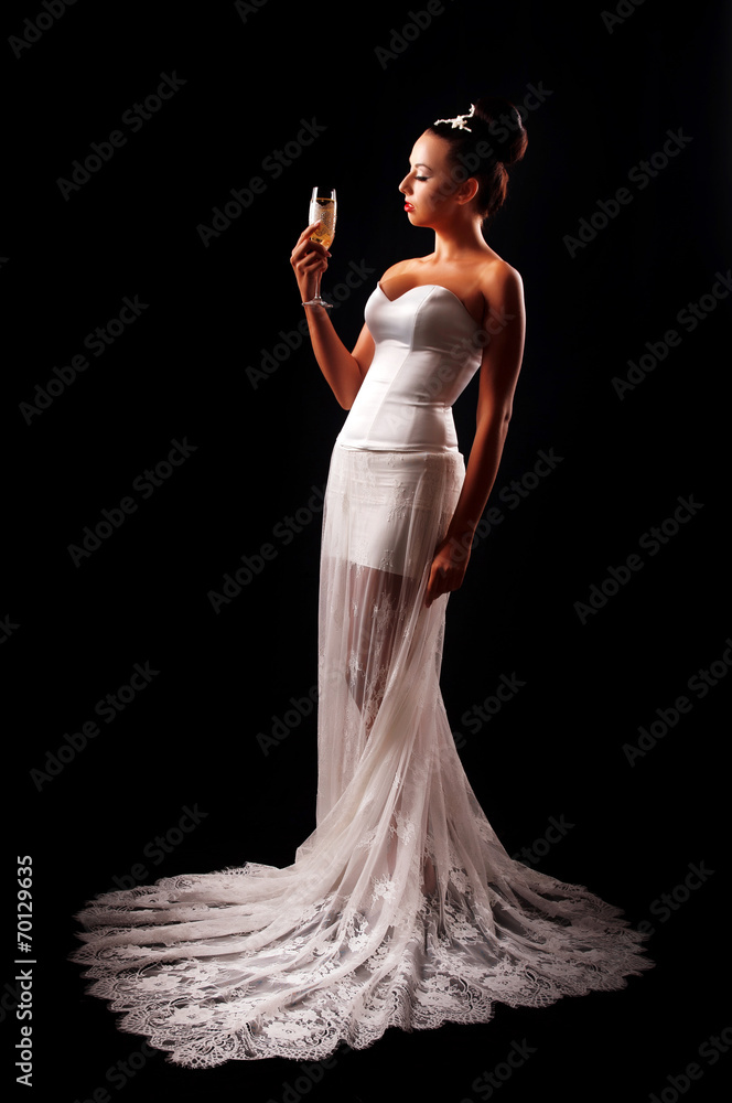 Naklejka premium beautiful bride with a glass