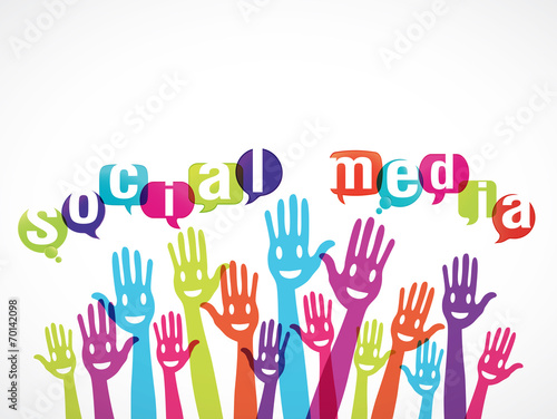 groupe mains souriantes : social media