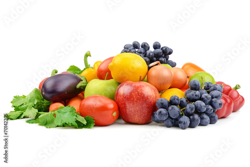 Fototapeta Naklejka Na Ścianę i Meble -  fruits and vegetables isolated on white background