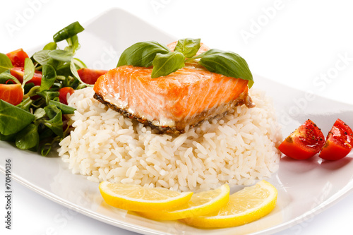 Grilled salmon, white rice and vegetables
