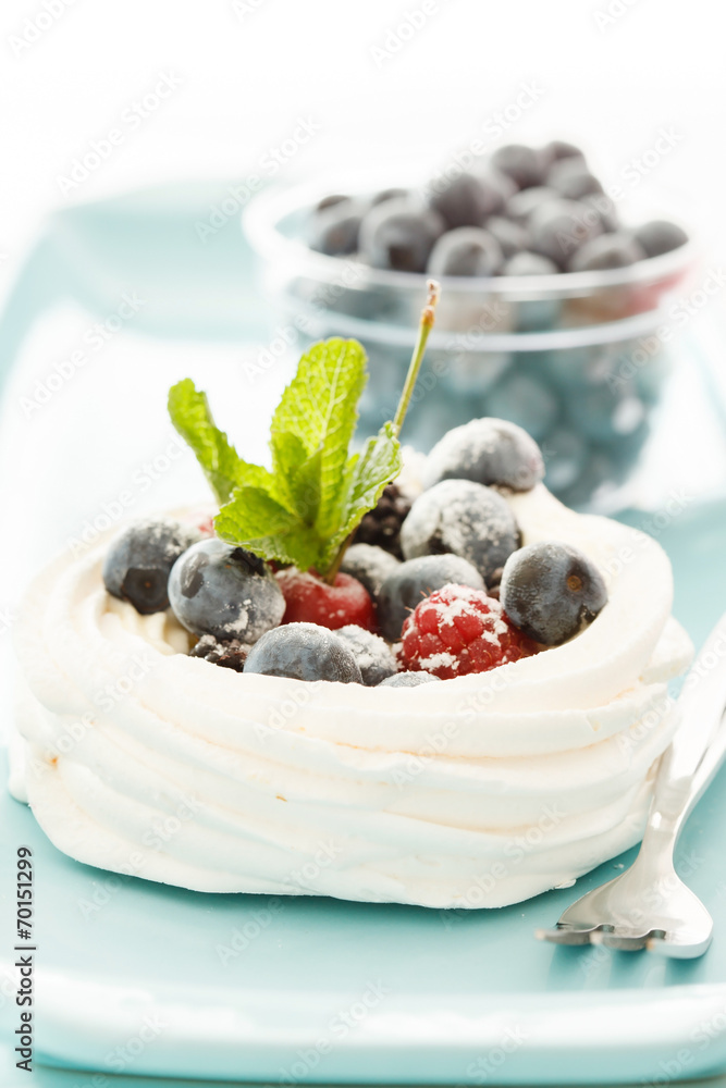 Meringue Pavlova with air cream and fresh berry Meringue Pavlova with air cream and fresh berry