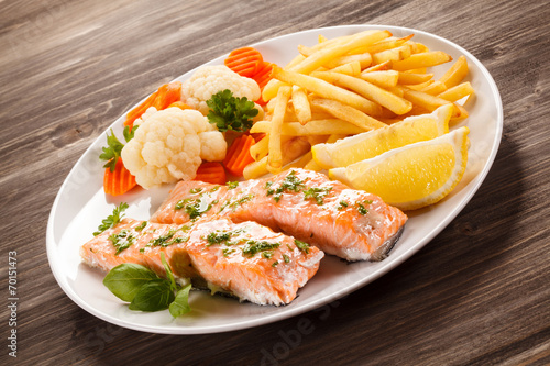 Grilled salmon and vegetables