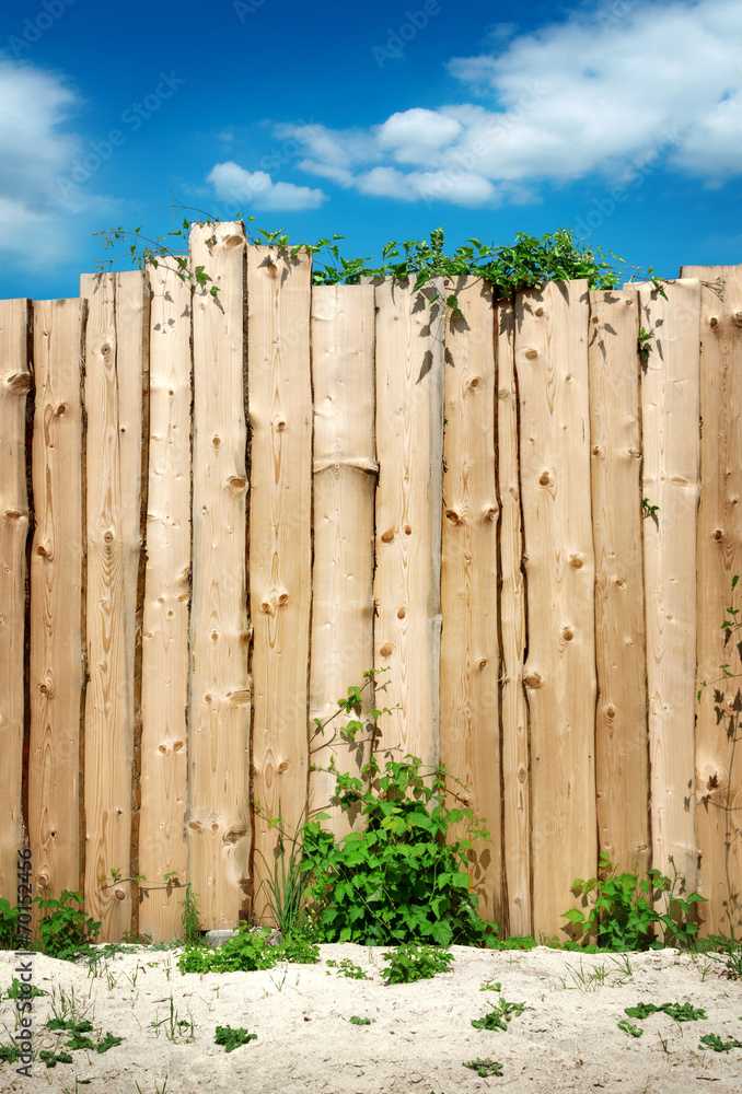 Bretterwand leer am Strand Holzzaun Holzbretter Beachparty Stock Photo
