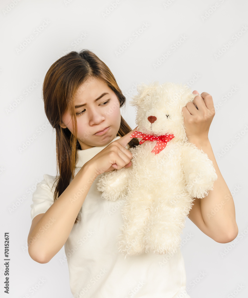 Obraz premium asian teen holding a bear doll.