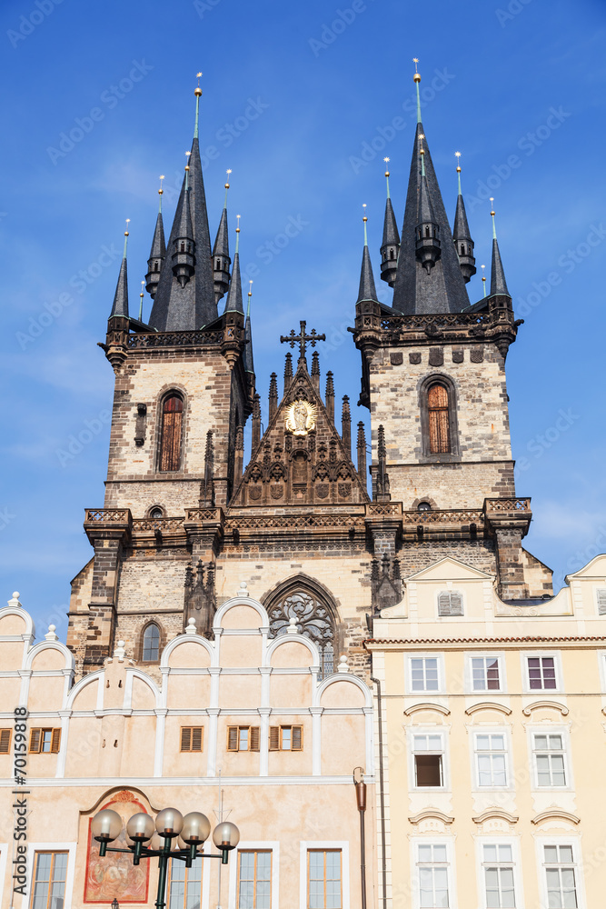 historische Teynkirche in Prag